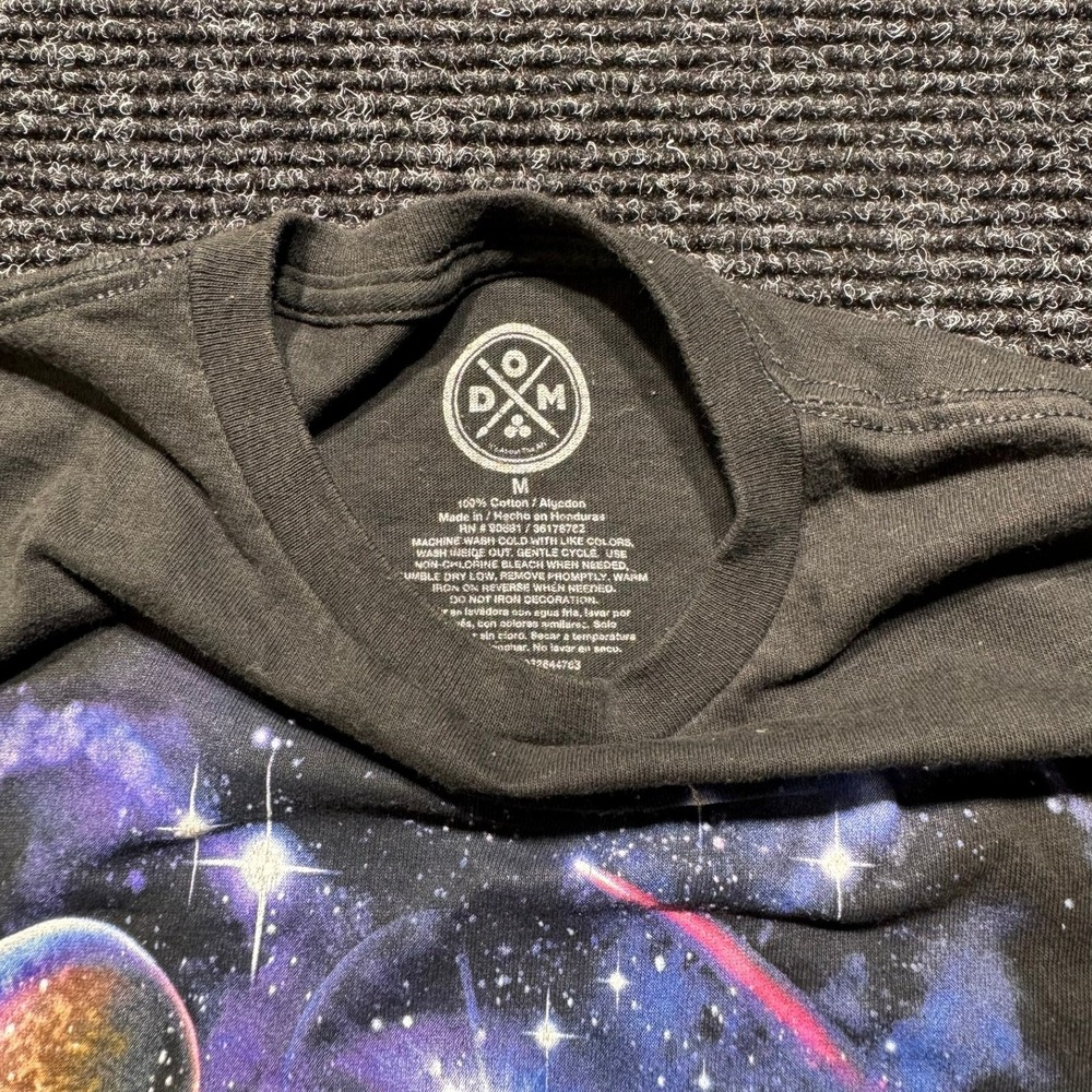 Dom Wolf in Space Galaxy Graphic T-Shirt Mens Medium Black Planets Celestial Tee - Picture 3 of 11